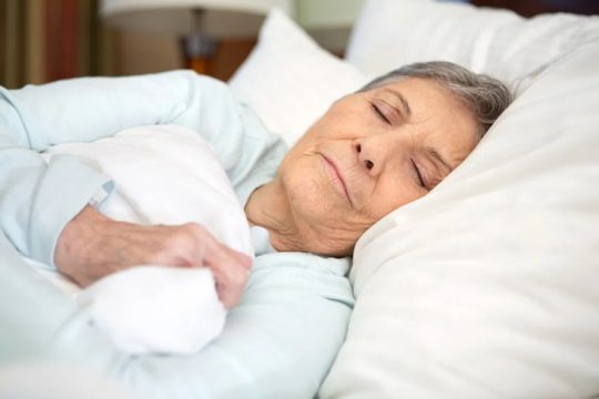 8 lý do gây bệnh ngủ nhiều ở người già