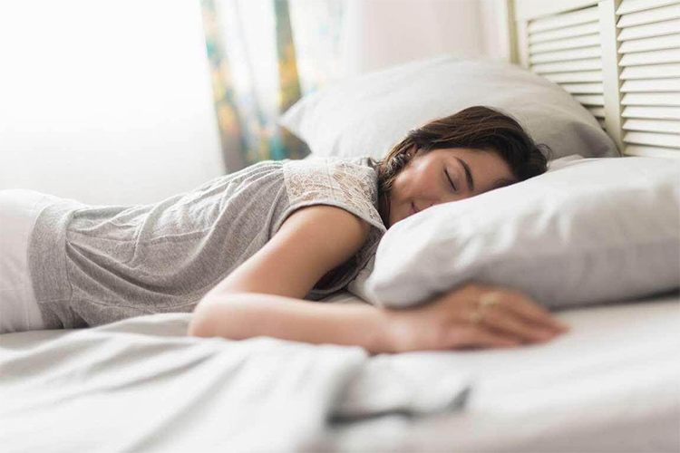 Nằm sấp khi ngủ - Có hại cho bạn không? 1