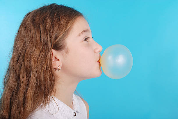 Trẻ nuốt kẹo cao su có sao không? Cha mẹ nên làm gì? 1