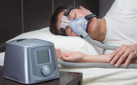 Sử dụng thiết bị  trợ thở trong khi ngủ 1